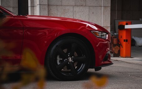 Ford Mustang VI рестайлинг, 2017 год, 2 750 000 рублей, 20 фотография