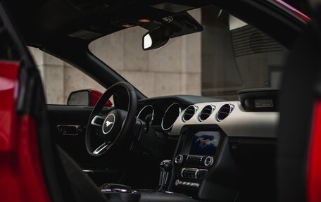 Ford Mustang VI рестайлинг, 2017 год, 2 750 000 рублей, 17 фотография