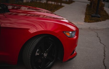 Ford Mustang VI рестайлинг, 2017 год, 2 750 000 рублей, 21 фотография