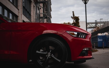 Ford Mustang VI рестайлинг, 2017 год, 2 750 000 рублей, 22 фотография