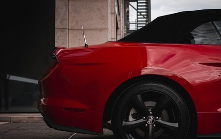 Ford Mustang VI рестайлинг, 2017 год, 2 750 000 рублей, 25 фотография