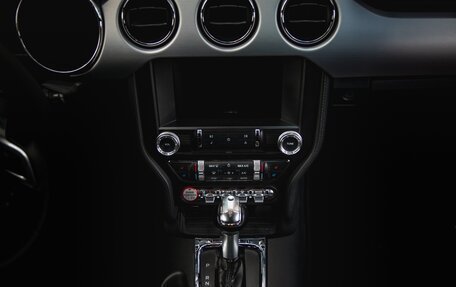 Ford Mustang VI рестайлинг, 2017 год, 2 750 000 рублей, 31 фотография