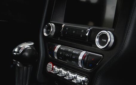 Ford Mustang VI рестайлинг, 2017 год, 2 750 000 рублей, 34 фотография