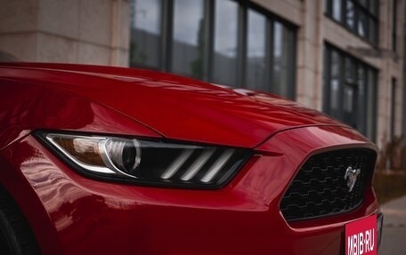 Ford Mustang VI рестайлинг, 2017 год, 2 750 000 рублей, 26 фотография