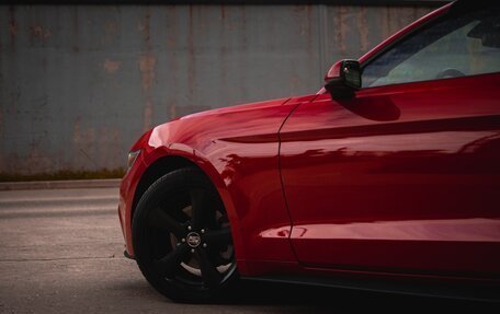 Ford Mustang VI рестайлинг, 2017 год, 2 750 000 рублей, 38 фотография