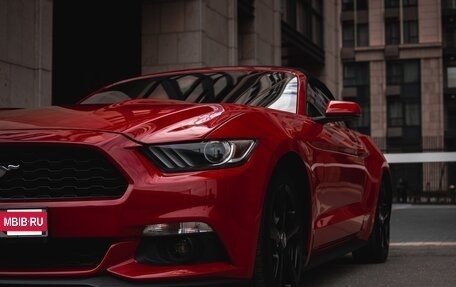 Ford Mustang VI рестайлинг, 2017 год, 2 750 000 рублей, 39 фотография