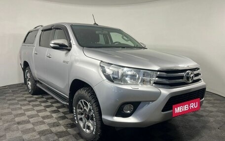 Toyota Hilux VIII, 2017 год, 3 300 000 рублей, 3 фотография