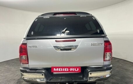 Toyota Hilux VIII, 2017 год, 3 300 000 рублей, 5 фотография