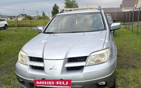 Mitsubishi Outlander III рестайлинг 3, 2006 год, 500 000 рублей, 2 фотография