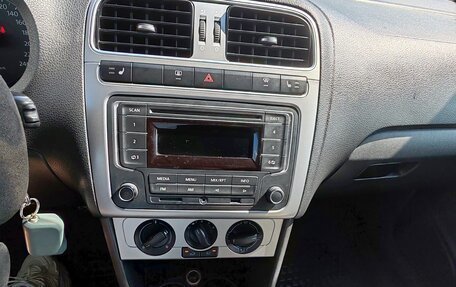 Volkswagen Polo VI (EU Market), 2013 год, 850 000 рублей, 15 фотография