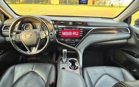 Toyota Camry, 2019 год, 2 650 000 рублей, 6 фотография