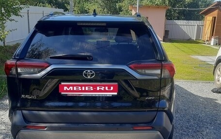Toyota RAV4, 2021 год, 3 650 000 рублей, 4 фотография