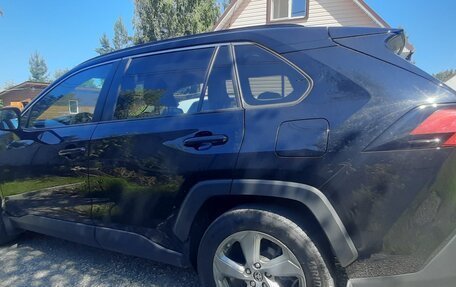 Toyota RAV4, 2021 год, 3 650 000 рублей, 6 фотография
