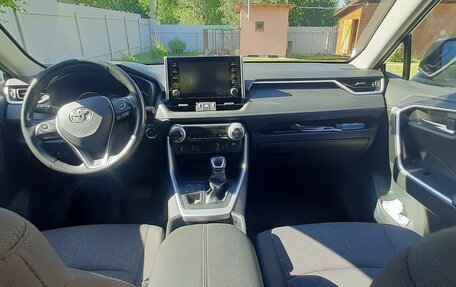 Toyota RAV4, 2021 год, 3 650 000 рублей, 11 фотография