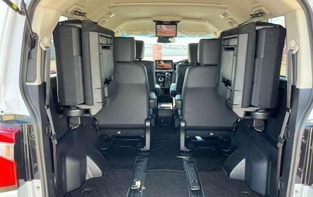Mitsubishi Delica D:5 I, 2022 год, 2 900 000 рублей, 11 фотография