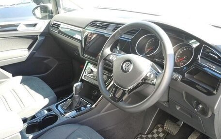 Volkswagen Touran III, 2020 год, 1 990 099 рублей, 7 фотография
