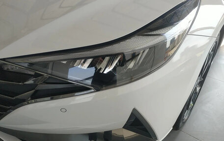 Hyundai Elantra, 2021 год, 1 900 000 рублей, 2 фотография