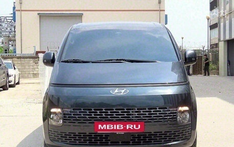 Hyundai Staria, 2022 год, 3 280 000 рублей, 2 фотография