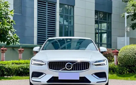 Volvo S60 III, 2022 год, 2 310 000 рублей, 2 фотография