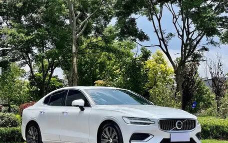 Volvo S60 III, 2022 год, 2 310 000 рублей, 3 фотография
