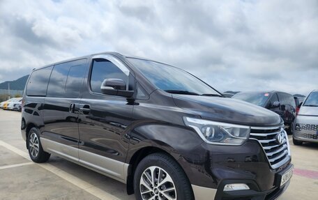 Hyundai Grand Starex Grand Starex I рестайлинг 2, 2021 год, 2 600 000 рублей, 3 фотография