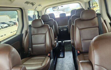 Hyundai Grand Starex Grand Starex I рестайлинг 2, 2021 год, 2 600 000 рублей, 11 фотография