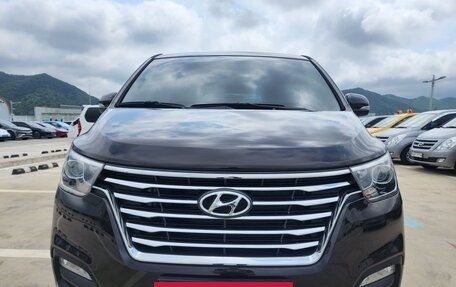 Hyundai Grand Starex Grand Starex I рестайлинг 2, 2021 год, 2 600 000 рублей, 2 фотография