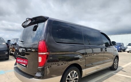 Hyundai Grand Starex Grand Starex I рестайлинг 2, 2021 год, 2 600 000 рублей, 6 фотография