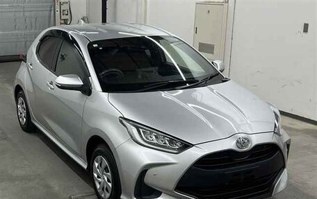 Toyota Yaris, 2022 год, 1 185 030 рублей, 3 фотография