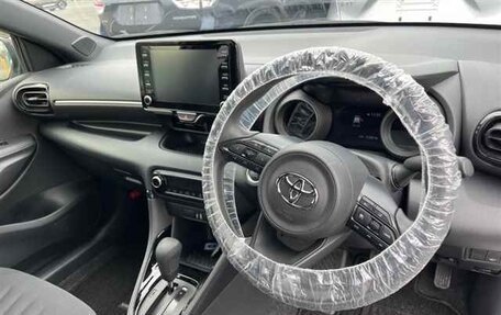 Toyota Yaris, 2022 год, 1 185 030 рублей, 6 фотография