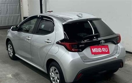 Toyota Yaris, 2022 год, 1 185 030 рублей, 4 фотография