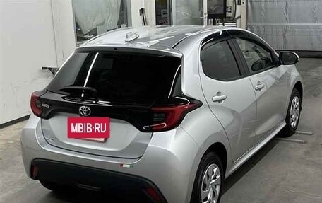 Toyota Yaris, 2022 год, 1 185 030 рублей, 5 фотография