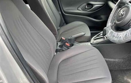 Toyota Yaris, 2022 год, 1 185 030 рублей, 8 фотография
