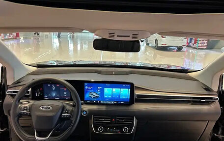 Ford Edge II рестайлинг, 2022 год, 2 300 000 рублей, 10 фотография