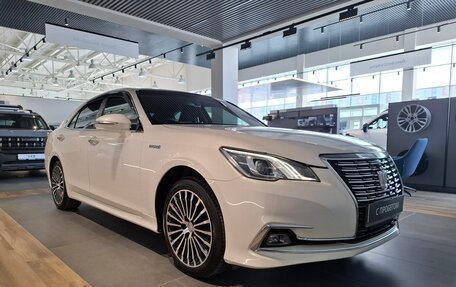 Toyota Crown, 2016 год, 1 999 000 рублей, 3 фотография