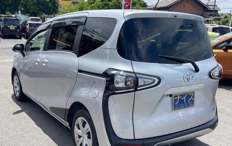 Toyota Sienta II, 2022 год, 1 200 000 рублей, 5 фотография