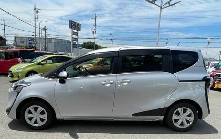 Toyota Sienta II, 2022 год, 1 200 000 рублей, 4 фотография