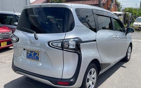 Toyota Sienta II, 2022 год, 1 200 000 рублей, 7 фотография
