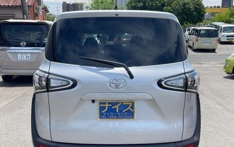 Toyota Sienta II, 2022 год, 1 200 000 рублей, 6 фотография