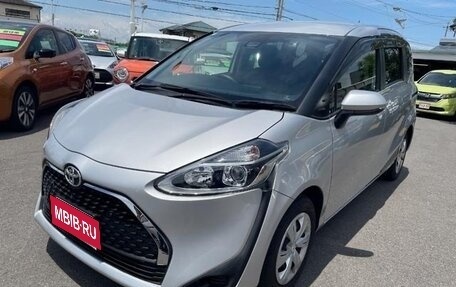 Toyota Sienta II, 2022 год, 1 200 000 рублей, 3 фотография
