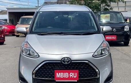 Toyota Sienta II, 2022 год, 1 200 000 рублей, 2 фотография