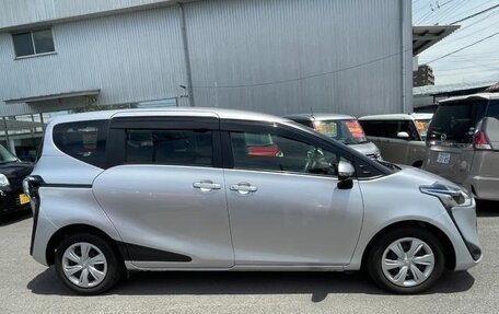 Toyota Sienta II, 2022 год, 1 200 000 рублей, 8 фотография
