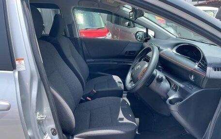 Toyota Sienta II, 2022 год, 1 200 000 рублей, 9 фотография