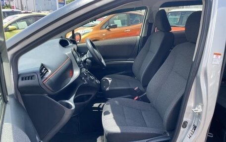 Toyota Sienta II, 2022 год, 1 200 000 рублей, 10 фотография