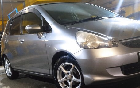 Honda Fit III, 2005 год, 600 000 рублей, 4 фотография