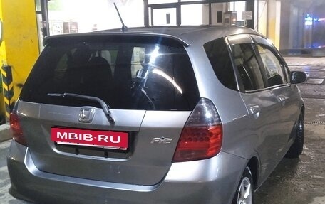 Honda Fit III, 2005 год, 600 000 рублей, 2 фотография