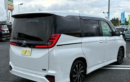 Toyota Noah III, 2021 год, 2 450 000 рублей, 6 фотография