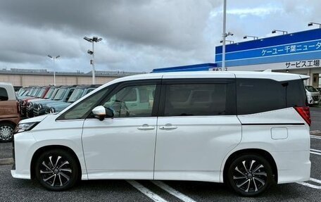 Toyota Noah III, 2021 год, 2 450 000 рублей, 5 фотография
