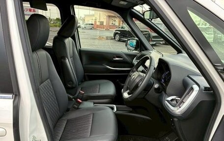 Toyota Noah III, 2021 год, 2 450 000 рублей, 17 фотография