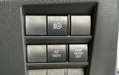 Toyota Noah III, 2021 год, 2 450 000 рублей, 13 фотография